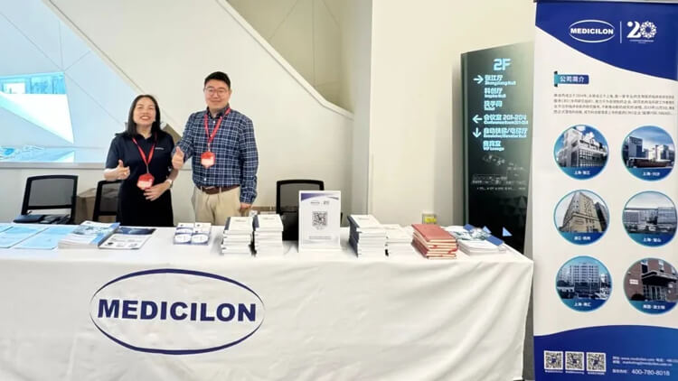 中国药科大学上海校友年会在张江科学礼堂乐成举行.jpg 中国药科大学上海校友年会在张江科学礼堂乐成举行.jpg