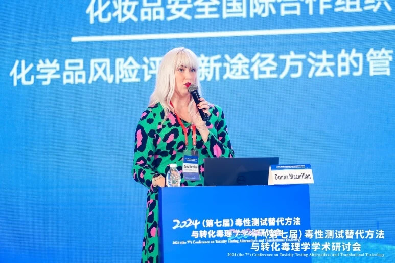 化妆品清静国际相助组织Donna Macmillan博士作报告.jpg 化妆品清静国际相助组织Donna Macmillan博士作报告.jpg